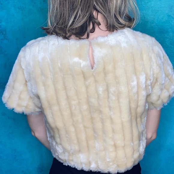 Faux fur crop top. Rarely worn. Great condition. - Picture 3 of 3
